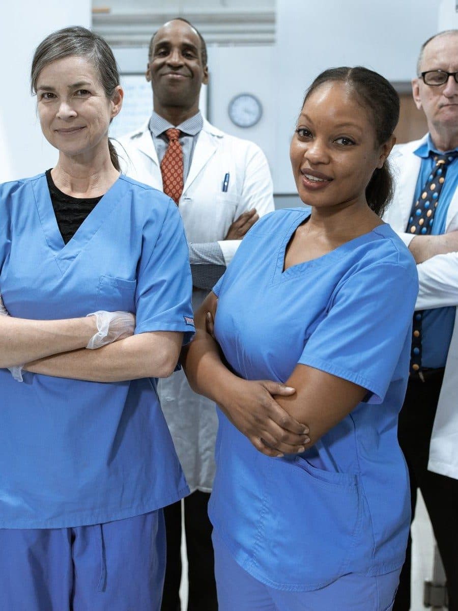 Equipe de enfermeiros em ambiente hospitalar